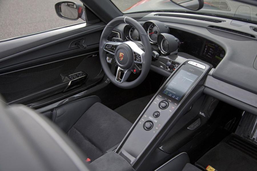  Porsche 918 Spyder 2015 года  (фото 7 из 32)